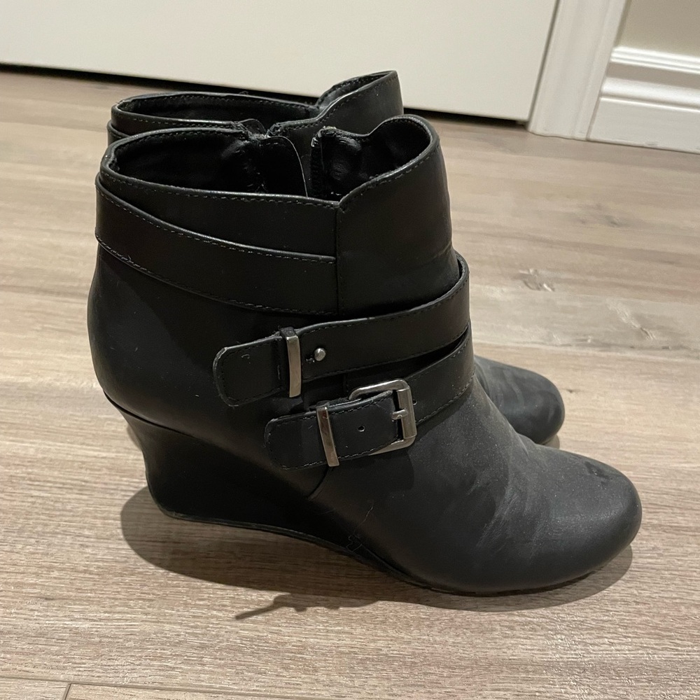 Kenneth Cole Reaction Black Ankle Wedge Boot